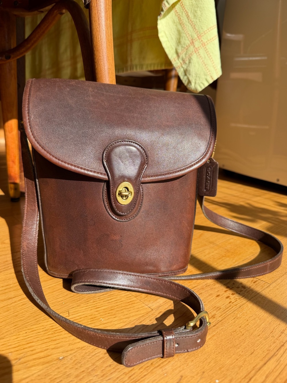 Vintage 70s-80s Coach Brown Leather Turnlock Sac Crossbody